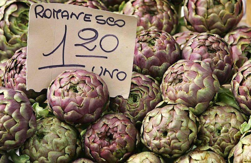Roman artichokes are displayed in a market in downtown Rome March 28, 2006. Italian Prime Minister Silvio Berlusconi keeps telling Italians to ignore the doomsayers and be positive. With the stagnant economy dominating the debate ahead of an April 9-10 general elections, many Italians say they are struggling to make ends meet and feel anxious about their future. To match feature Italy-Poor Photo taken March 28, 2006. REUTERS/Max Rossi